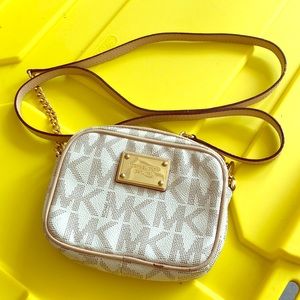 Michael Kors Jet Set MK Signature Cross-Body Bag